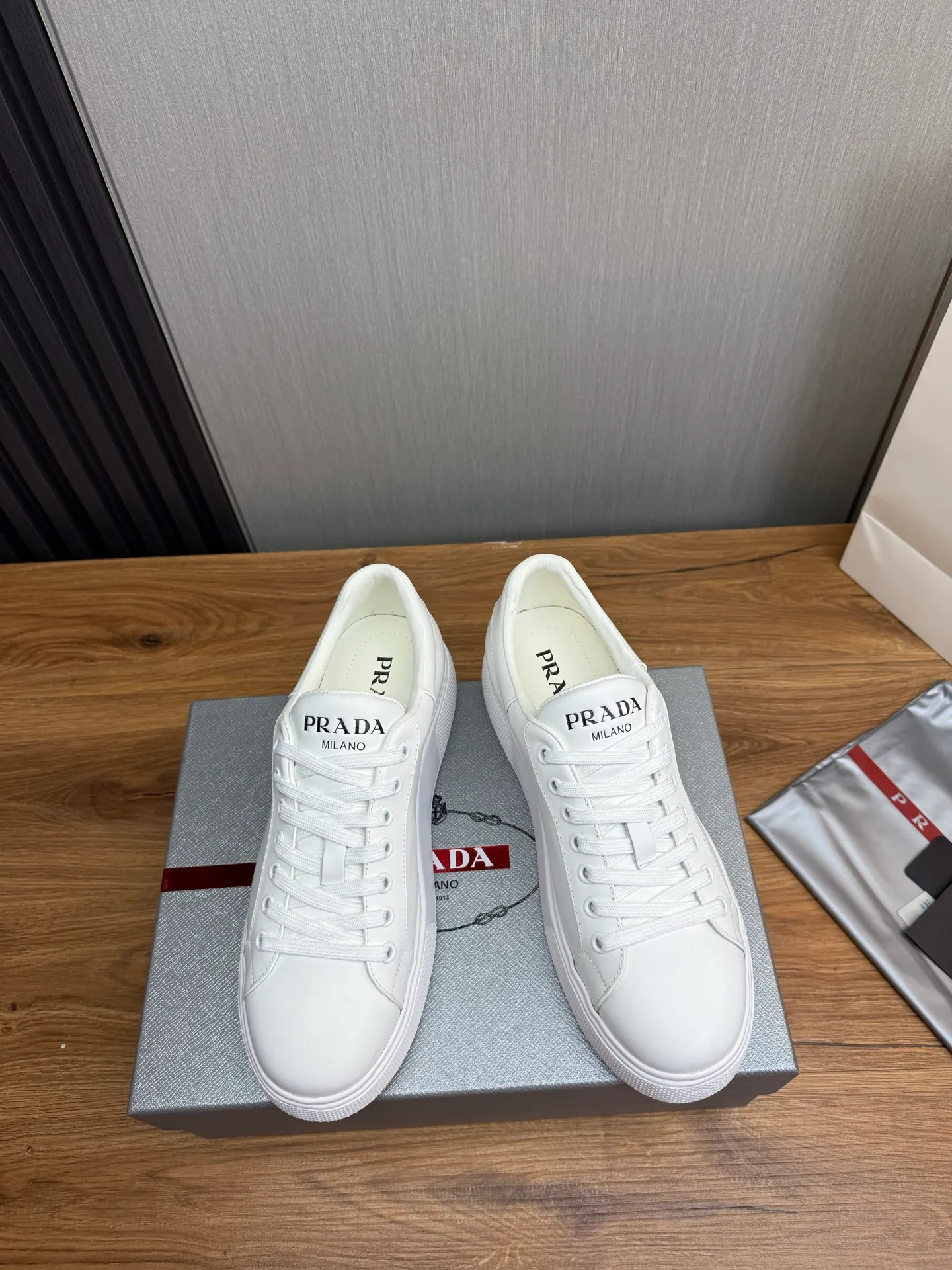 Men's shoes 💰580💰 [PRADA] Men's shoes are popular in the counter, official website is synchronized, 1 high-quality shipment ✔️Imported cowhide fabric + cowhide lining, 1🆚1 replica, original sole, 38-45 (45 customized, non-refundable)